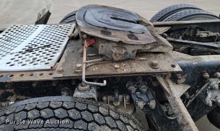 image for item DP3433 2003 Kenworth  T800 semi truck