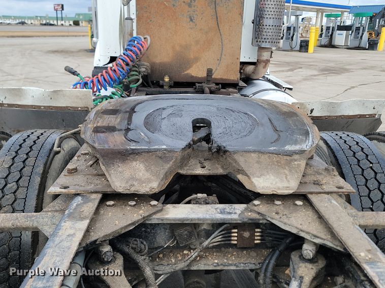 image for item DP3433 2003 Kenworth  T800 semi truck