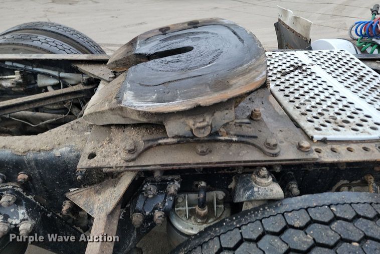 image for item DP3433 2003 Kenworth  T800 semi truck