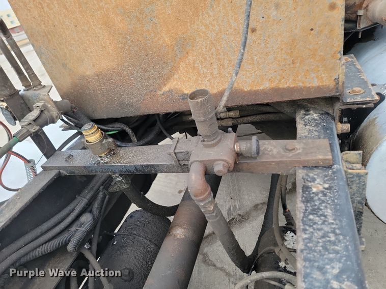 image for item DP3433 2003 Kenworth  T800 semi truck