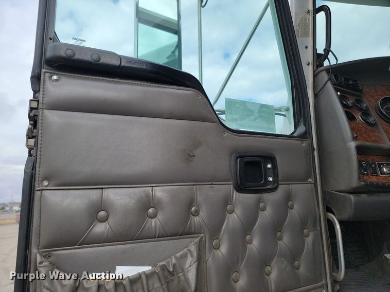 image for item DP3433 2003 Kenworth  T800 semi truck