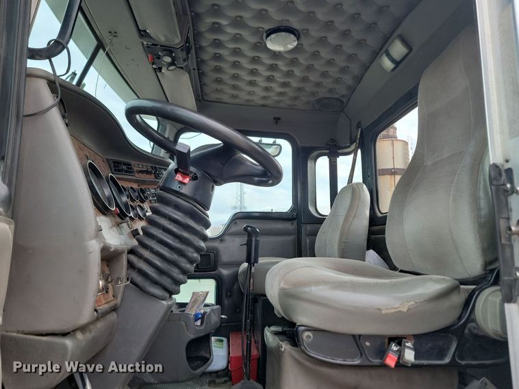 image for item DP3433 2003 Kenworth  T800 semi truck