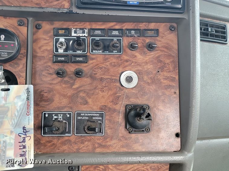 image for item DP3433 2003 Kenworth  T800 semi truck