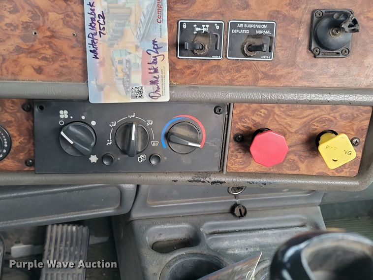 image for item DP3433 2003 Kenworth  T800 semi truck