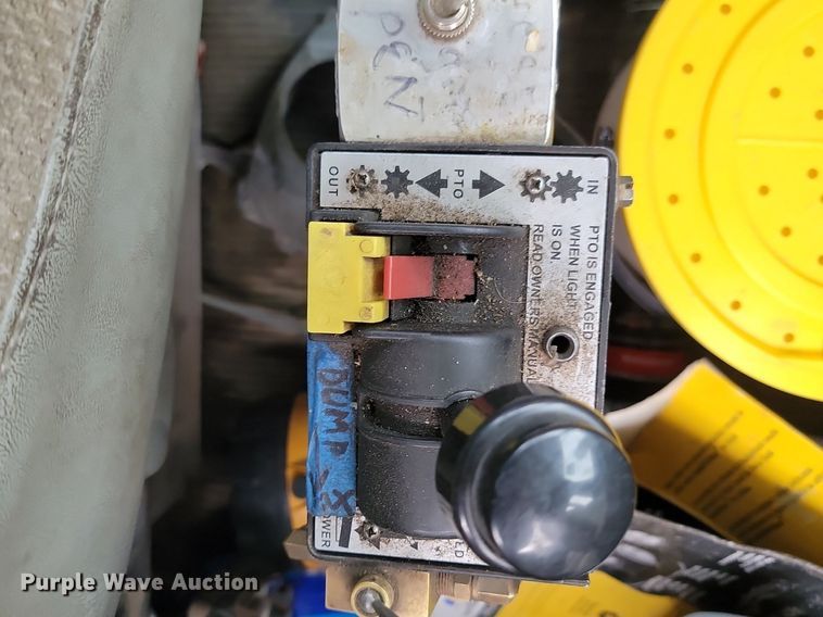 image for item DP3433 2003 Kenworth  T800 semi truck