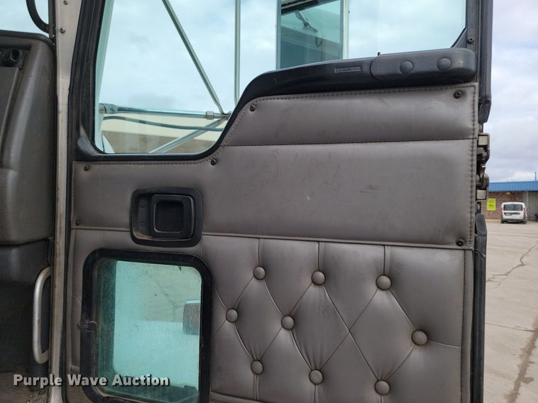 image for item DP3433 2003 Kenworth  T800 semi truck