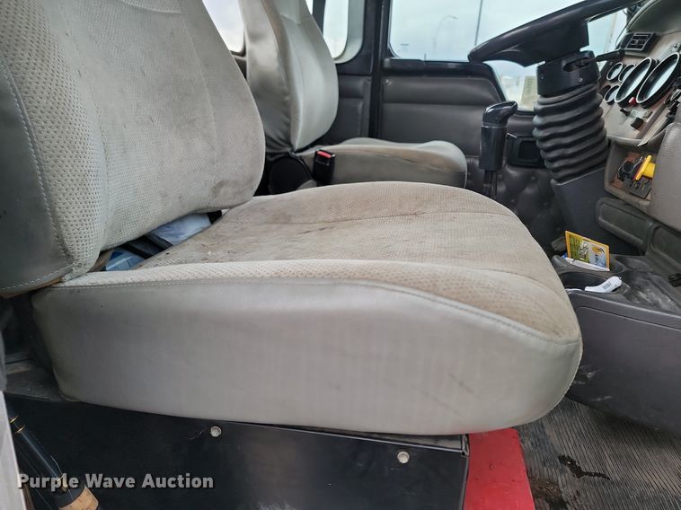 image for item DP3433 2003 Kenworth  T800 semi truck