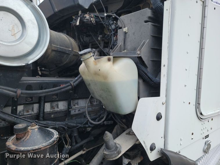 image for item DP3433 2003 Kenworth  T800 semi truck