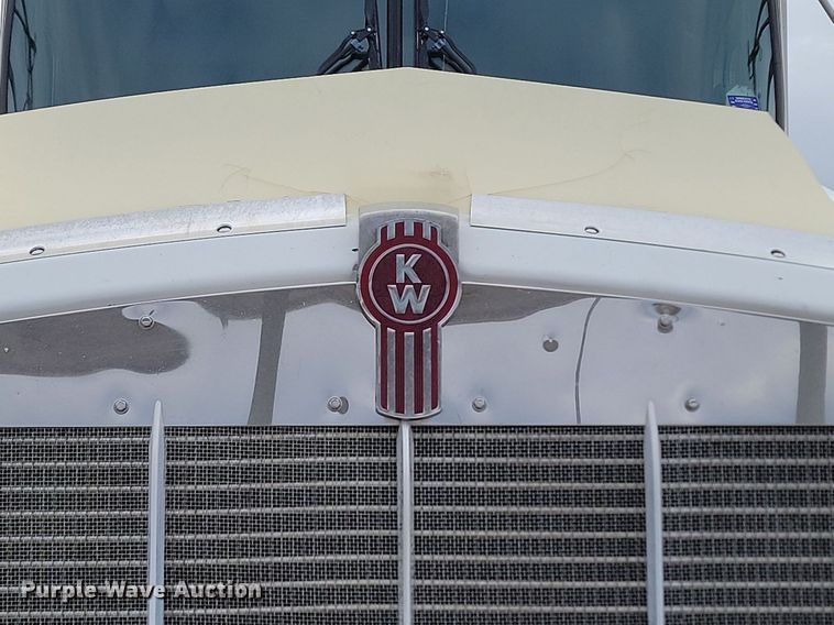 image for item DP3433 2003 Kenworth  T800 semi truck