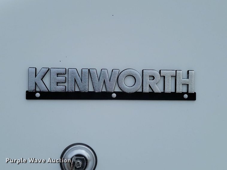 image for item DP3433 2003 Kenworth  T800 semi truck