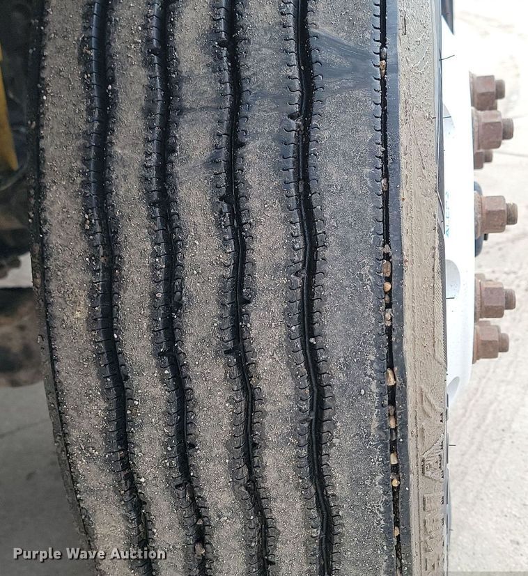 image for item DP3433 2003 Kenworth  T800 semi truck