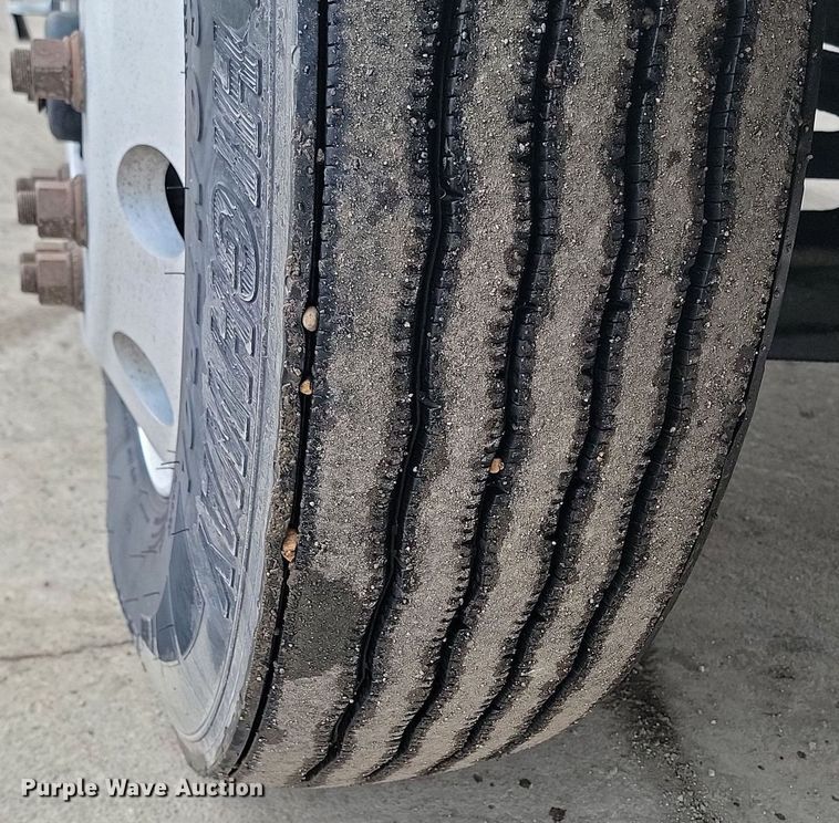 image for item DP3433 2003 Kenworth  T800 semi truck