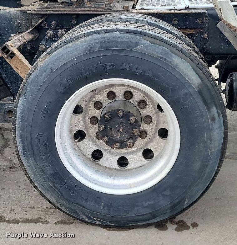 image for item DP3433 2003 Kenworth  T800 semi truck