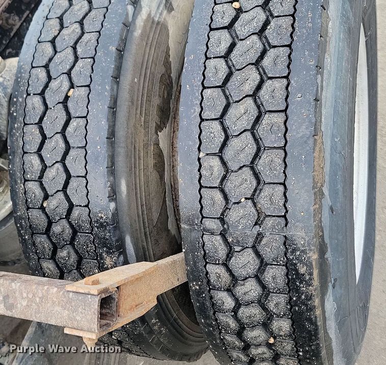 image for item DP3433 2003 Kenworth  T800 semi truck