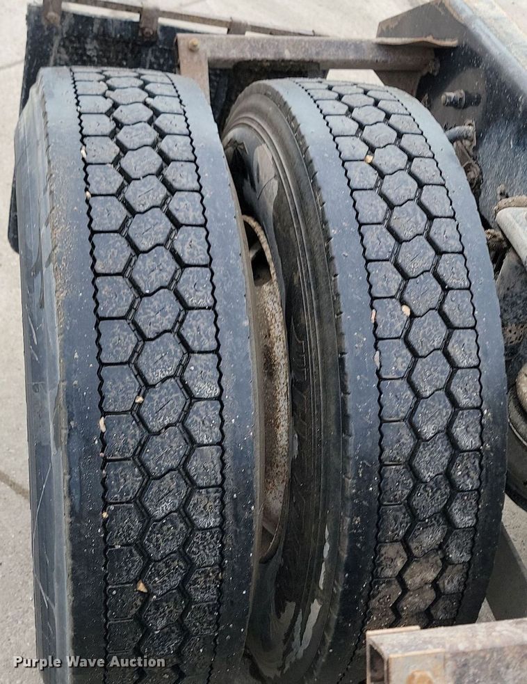 image for item DP3433 2003 Kenworth  T800 semi truck