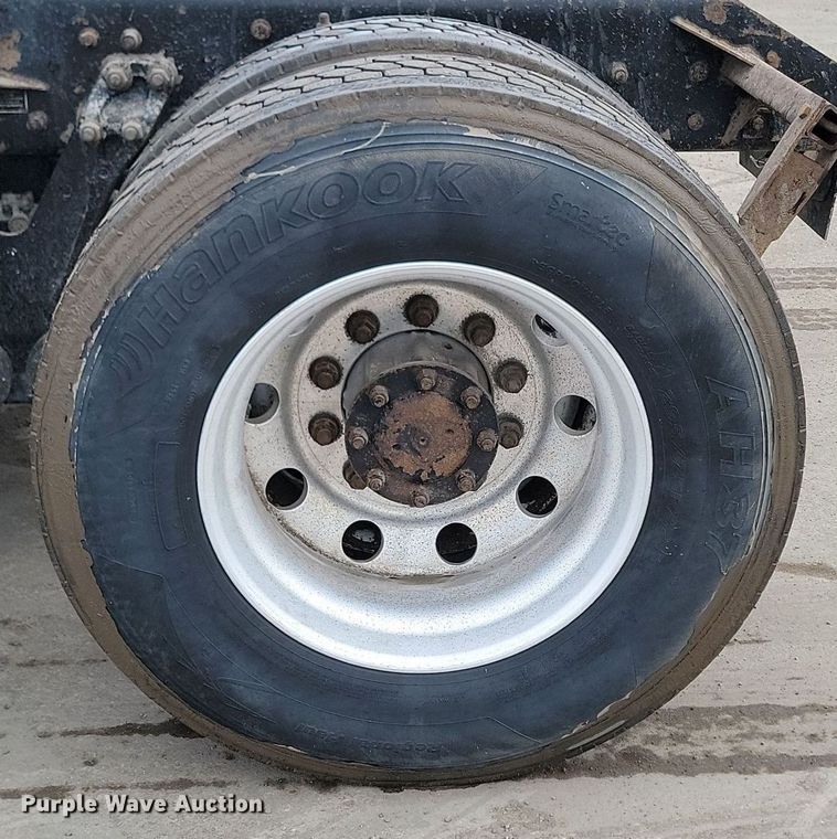 image for item DP3433 2003 Kenworth  T800 semi truck