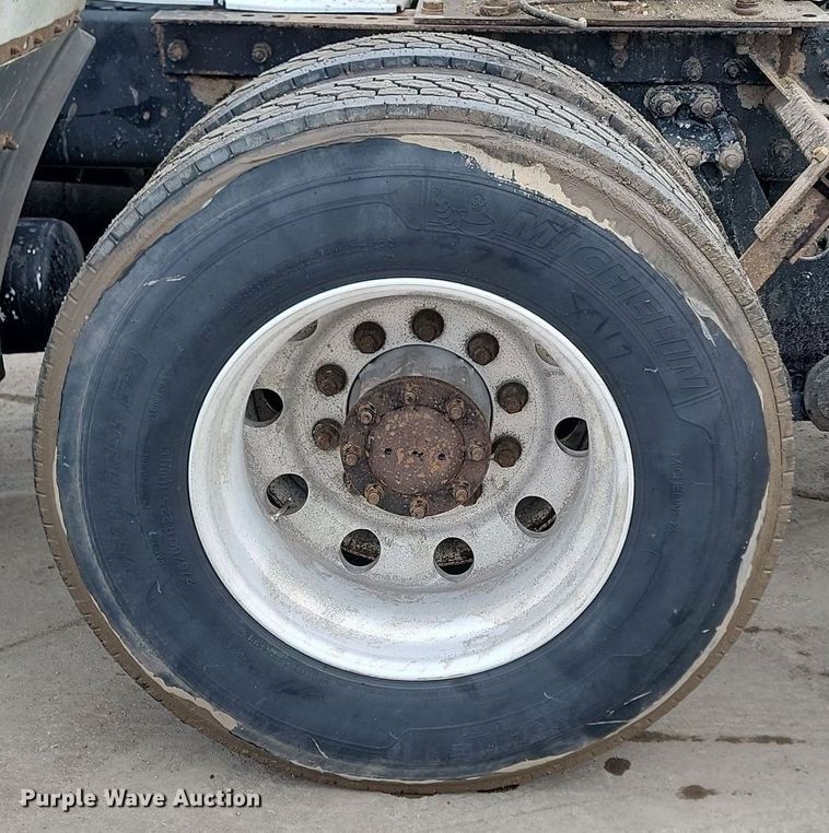 image for item DP3433 2003 Kenworth  T800 semi truck