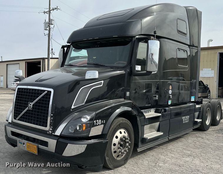 image for item DQ6421 2018 Volvo VNL semi truck
