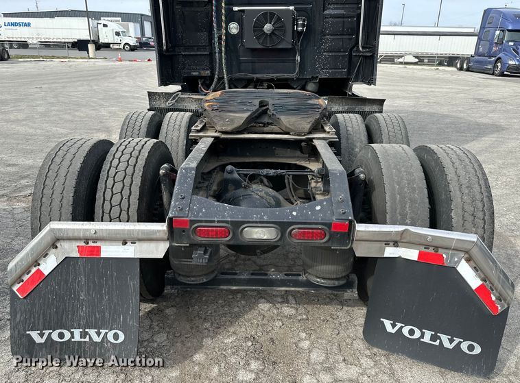 image for item DQ6421 2018 Volvo VNL semi truck