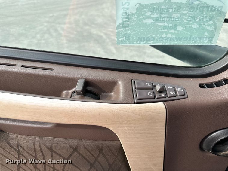 image for item DQ6421 2018 Volvo VNL semi truck