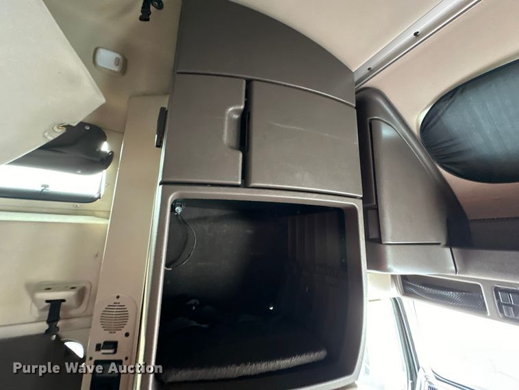 image for item DQ6421 2018 Volvo VNL semi truck