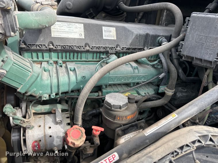 image for item DQ6421 2018 Volvo VNL semi truck