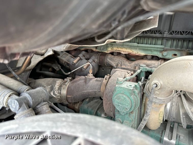 image for item DQ6421 2018 Volvo VNL semi truck