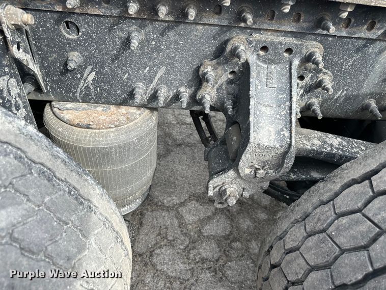 image for item DQ6421 2018 Volvo VNL semi truck