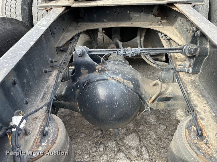 image for item DQ6421 2018 Volvo VNL semi truck