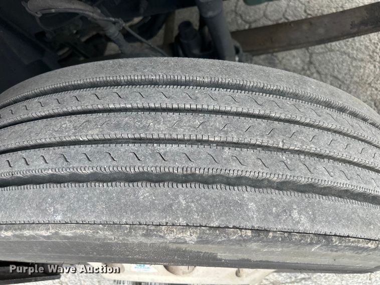 image for item DQ6421 2018 Volvo VNL semi truck