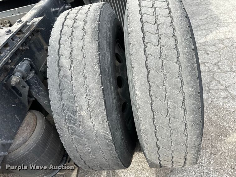 image for item DQ6421 2018 Volvo VNL semi truck