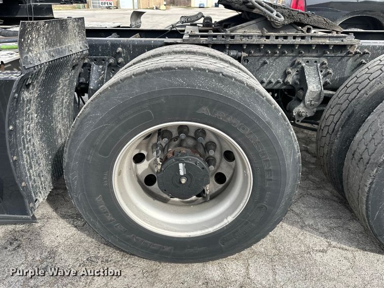 image for item DQ6421 2018 Volvo VNL semi truck