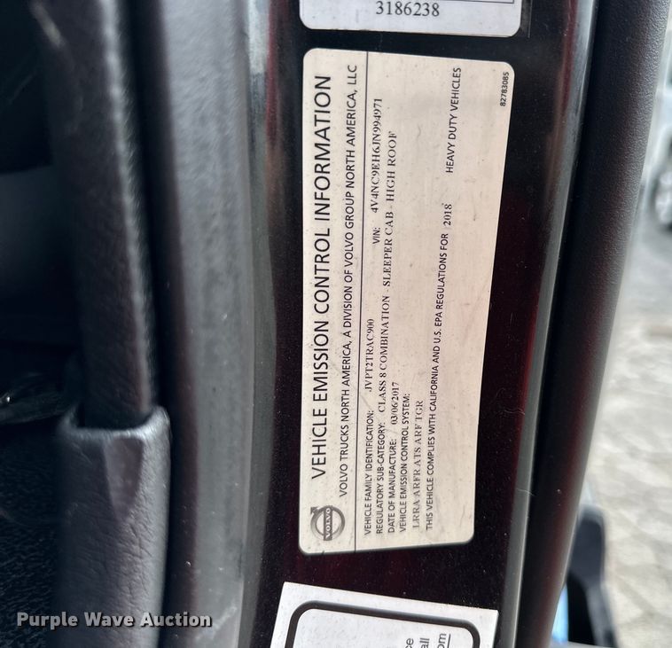 image for item DQ6421 2018 Volvo VNL semi truck