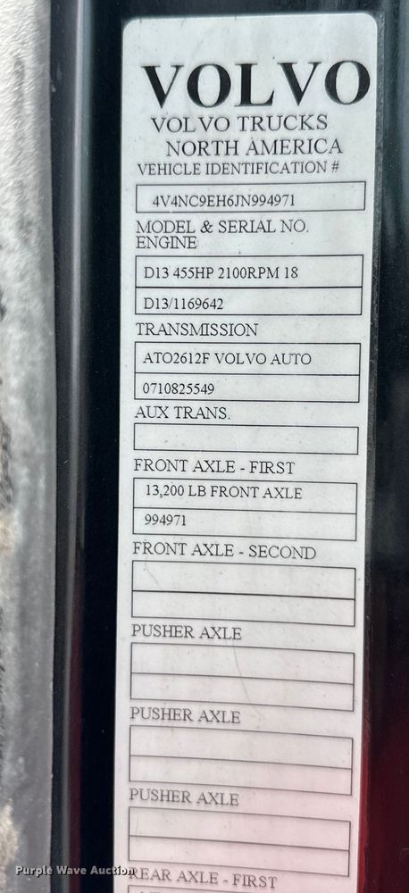 image for item DQ6421 2018 Volvo VNL semi truck