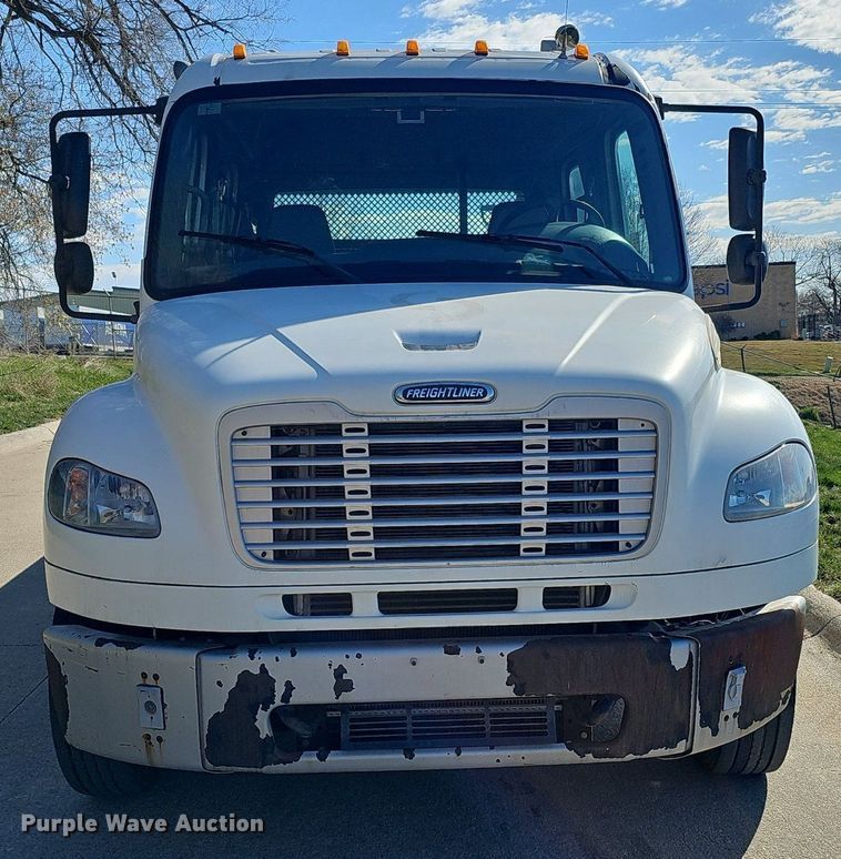 image for item DQ8603 2010 Freightliner Busings Class M2 Crew Cab flatbed truck