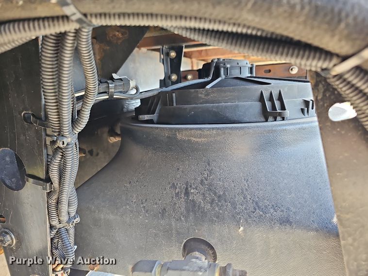 image for item DQ8603 2010 Freightliner Busings Class M2 Crew Cab flatbed truck