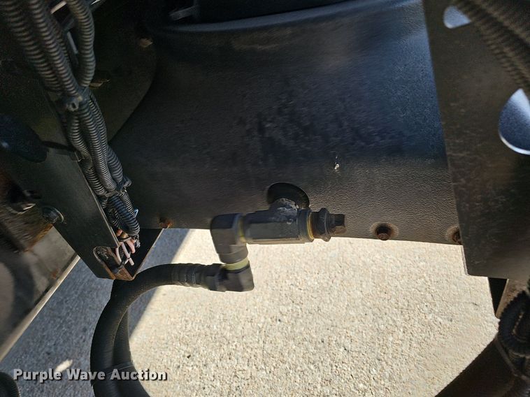 image for item DQ8603 2010 Freightliner Busings Class M2 Crew Cab flatbed truck