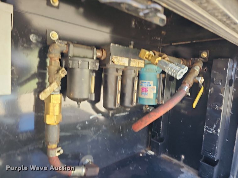 image for item DQ8603 2010 Freightliner Busings Class M2 Crew Cab flatbed truck