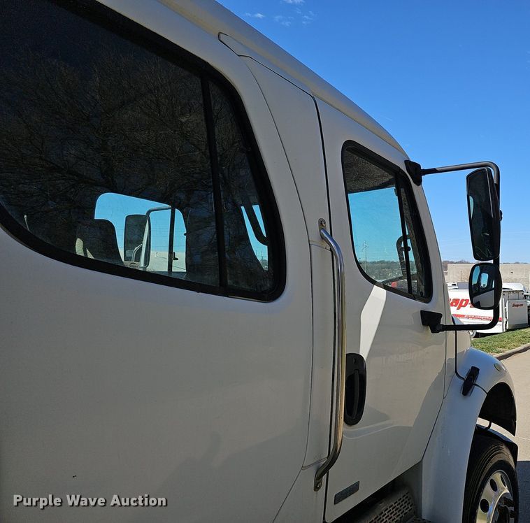 image for item DQ8603 2010 Freightliner Busings Class M2 Crew Cab flatbed truck