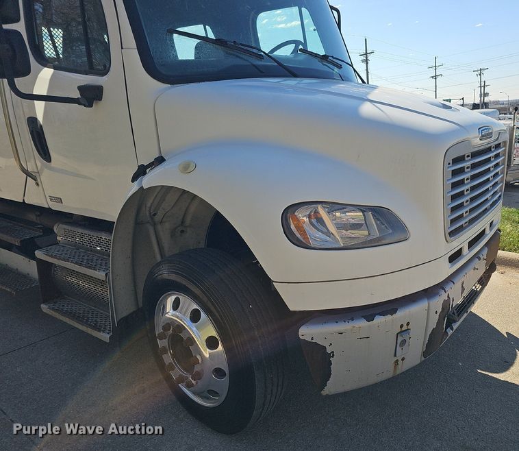 image for item DQ8603 2010 Freightliner Busings Class M2 Crew Cab flatbed truck