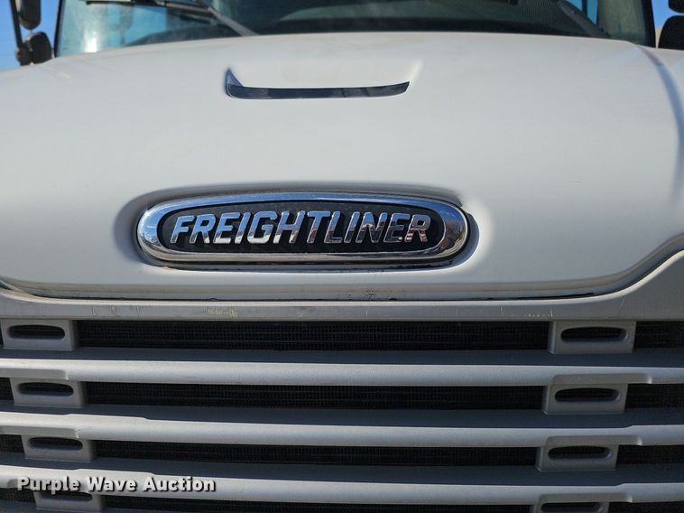 image for item DQ8603 2010 Freightliner Busings Class M2 Crew Cab flatbed truck