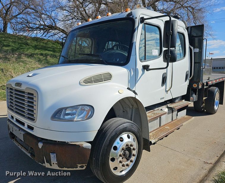 image for item DQ8603 2010 Freightliner Busings Class M2 Crew Cab flatbed truck