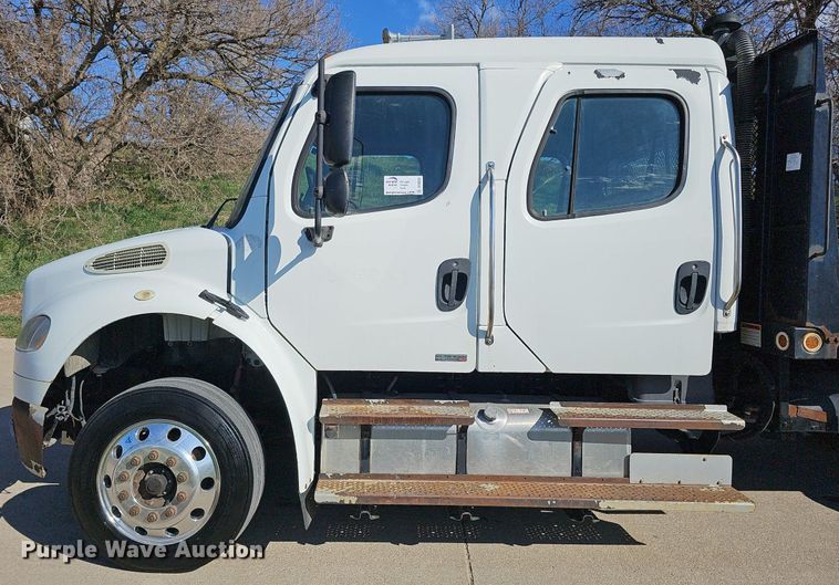 image for item DQ8603 2010 Freightliner Busings Class M2 Crew Cab flatbed truck