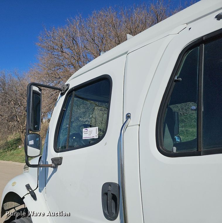 image for item DQ8603 2010 Freightliner Busings Class M2 Crew Cab flatbed truck