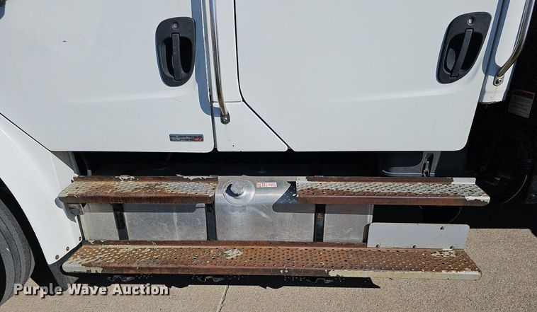 image for item DQ8603 2010 Freightliner Busings Class M2 Crew Cab flatbed truck