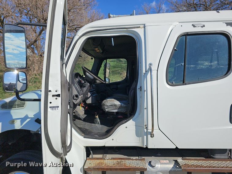 image for item DQ8603 2010 Freightliner Busings Class M2 Crew Cab flatbed truck