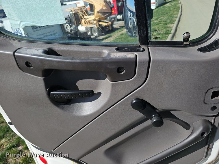 image for item DQ8603 2010 Freightliner Busings Class M2 Crew Cab flatbed truck