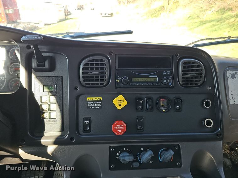 image for item DQ8603 2010 Freightliner Busings Class M2 Crew Cab flatbed truck