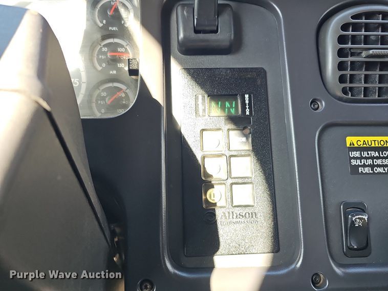 image for item DQ8603 2010 Freightliner Busings Class M2 Crew Cab flatbed truck