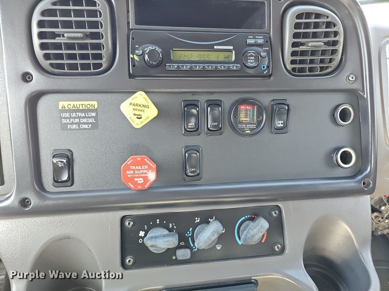 image for item DQ8603 2010 Freightliner Busings Class M2 Crew Cab flatbed truck